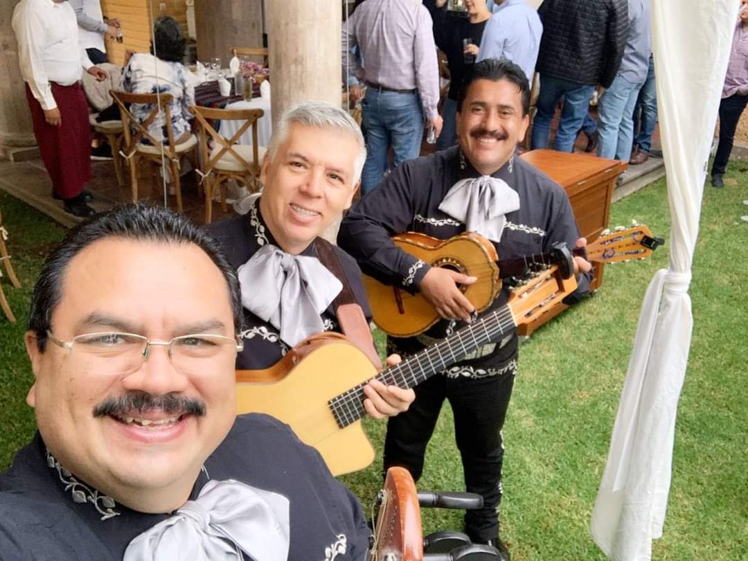 Por fin culminamos está temporada de "Fiestas Patrias"; aunque muy cansados nos sentimos contentos, bendecidos y agradecidos por tanto trabajo.

   ¡ Gracias por su preferencia!

        ...siempre es un placer servirles❗❗❗ 
🎶🎵🇲🇽🎵🎶MEXICO EN DO🎶🎵🇲🇽🎵🎶