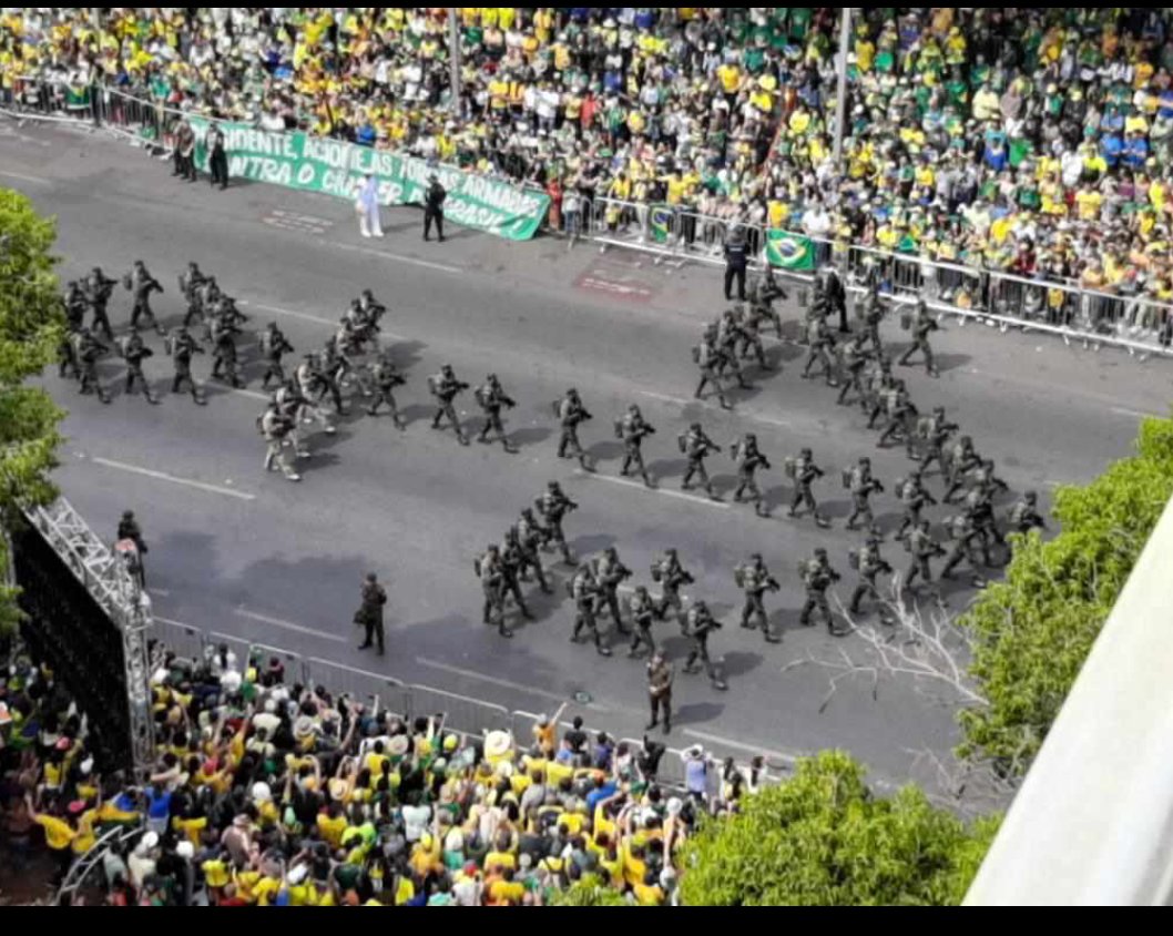 RamonDev25's tweet image. Desfile do último dia 7, emoção.