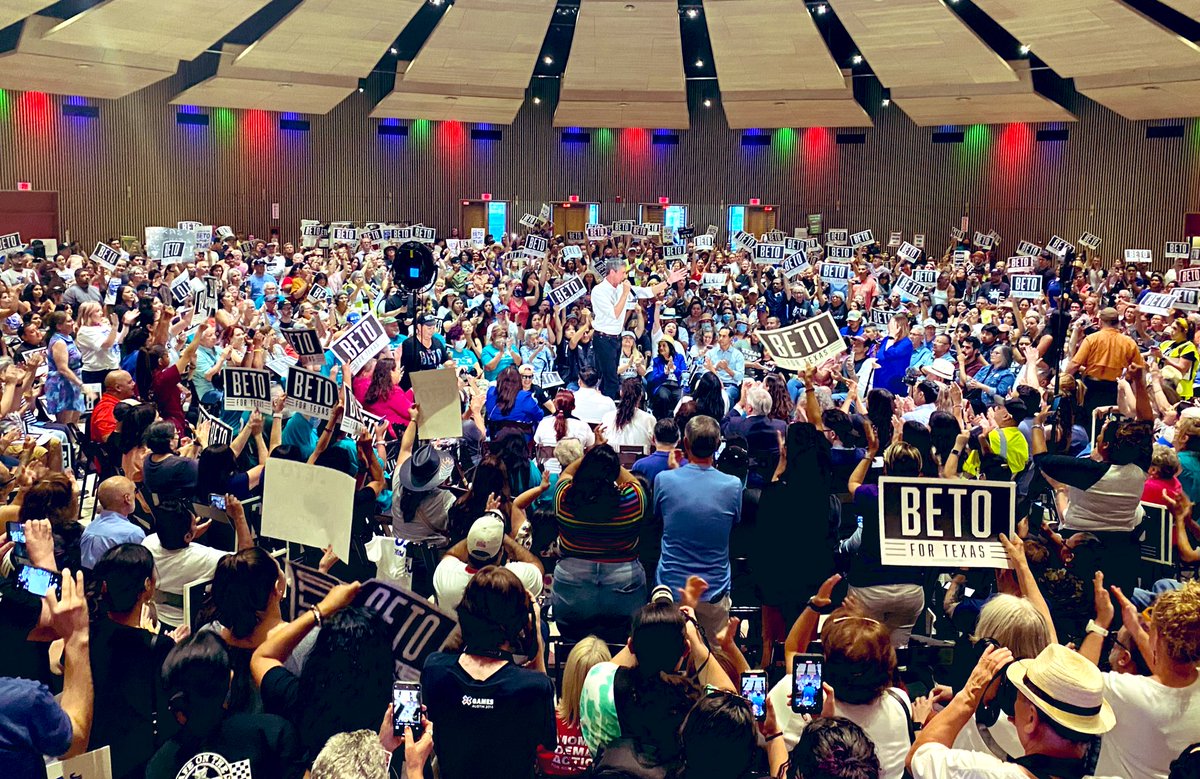 BetoORourke's tweet photo. San Antonio is tired of a dangerous governor who attacks women, teachers, workers, our fellow Texans. 

This community wants change and is doing the work to deliver it. https://t.co/hCAzpUDh8M