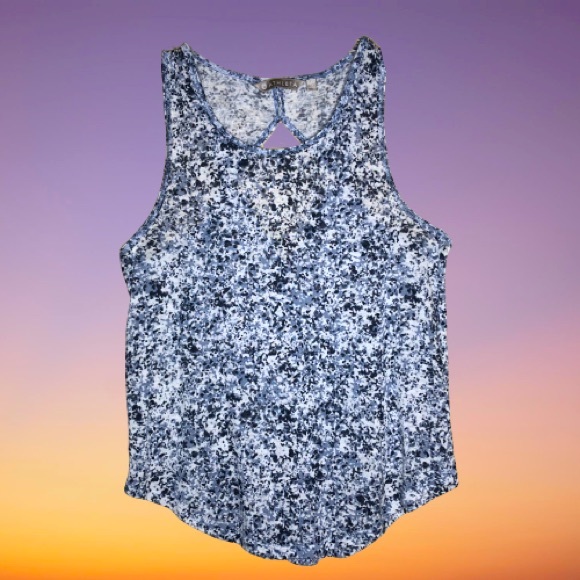 CatchingtheDip's tweet photo. So good I had to share! Check out all the items I'm loving on @Poshmarkapp from @CherylDPhillip1 #poshmark #fashion #style #shopmycloset #peytonjensen #americanrag #athleta: https://t.co/GFEbLYfw26 https://t.co/Iu3ORA2xJw
