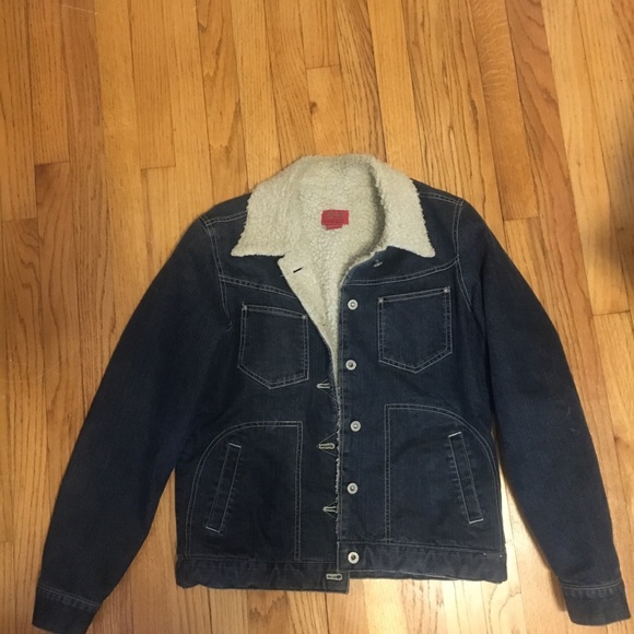 JesHallissey's tweet photo. So good I had to share! Check out all the items I'm loving on @Poshmarkapp #poshmark #fashion #style #shopmycloset #zara #lanebryant #guess: https://t.co/h6aw2ExIEL https://t.co/EaVKv8Opof