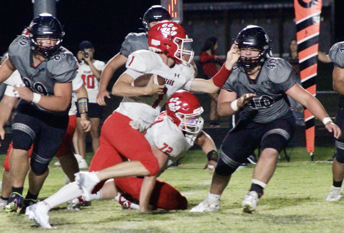 HeadlinerSports's tweet photo. By any numbers, Tigers unsung quarterback Dodd showing 'why he's our guy' https://t.co/c1eoetrXQJ @OzarkHS @football_ohs @CoachDepee https://t.co/aFrwGWwCdj