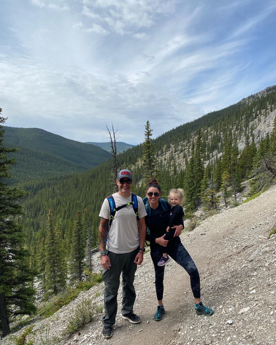 coachbrett45's tweet photo. An amazing day hiking into the ice caves near Bragg Creek. https://t.co/hyEGrCQIG6
