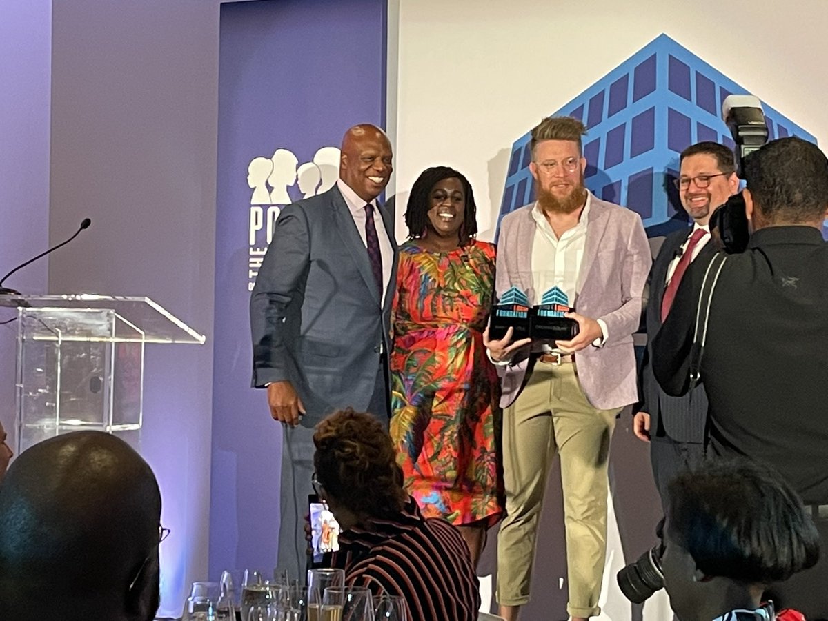 Excited to support our local libraries like our friends over at the DC Public Library Foundation. Had the oppty to present @Nationals pitcher @whatwouldDOOdo & wife Eireann with the Igniting the Community Award at the #PowertheDream dinner. Shout out to @LoveDCLibrary.