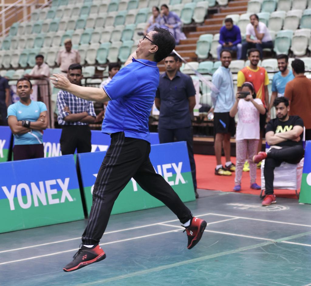 KirenRijiju's tweet photo. Being active in sports will not only keep heart, mind and body healthy but our overall life becomes more meaningful. I congratulate all the winners 🏆 
I and Justice Vikram Nath also tried some shots after the matches🏸 https://t.co/GdeyCjpUvE