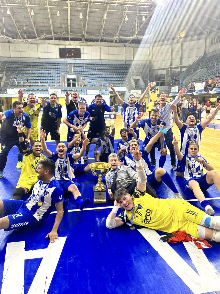 WalterVuotoTDF's tweet photo. 🏆⚽️ Felicitaciones al Club Casa Magallanes, jugadores, cuerpo técnico y dirigentes por haberse consagrado Campeones de la Liga de Honor, quienes volvieron a colocar el deporte local en lo más alto.
#ddhh2022 https://t.co/mF95Y56x2d