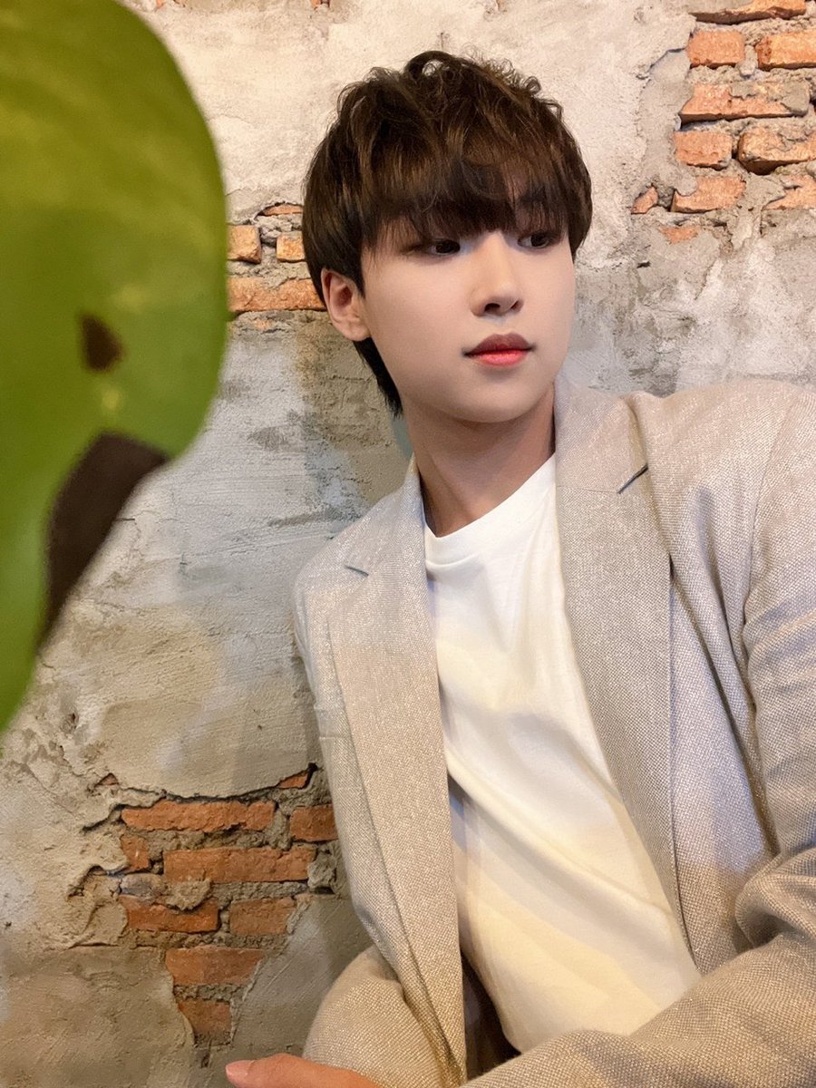 jflo_newkidd's tweet photo. [뉴키드 #윤민] 
이번주도 화이팅!✌️
in Thailand 

#Newkidd #뉴키드 #Yunmin #윤민 #Thailand #태국 https://t.co/50VuGsmnHh