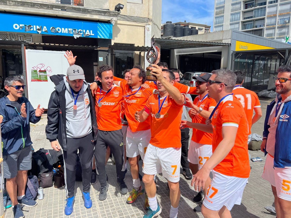 ¡ᴅᴀʟᴇ ᴄᴀᴍᴘᴇÓɴ! ⚽️🏆🎉

Con un gol en el cierre del encuentro <a href="/Wolframio_U/">Wolframio U.</a> le ganó 1-0 a Pampero y logró el título de campeón de la Divisional “D” de la categoría #presenior del #fútbol de la <a href="/LUD_Oficial/">Liga Universitaria de Deportes</a> 👏🏼👏🏼

¡Felicitaciones, muchachos! 

#SomosLaLiga