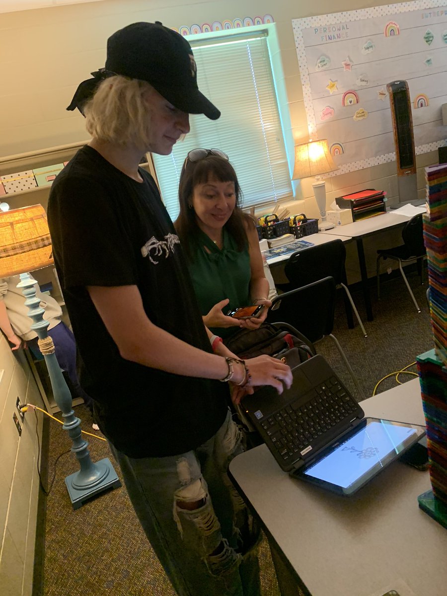 SingerStacy's tweet photo. Next… @HorizonMillard! 2 programs of choice: a smaller alternative to our large high schools, and our Health Sciences Acad., where kids graduate w/their CNA license and some with EMT! The girl with the stethoscope passed her listening test!😍#Proud2bMPS #somuchgoodness https://t.co/LNganOrL34