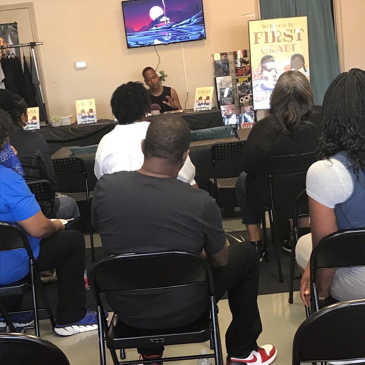 DemoirBooks's tweet photo. Today’s #booksigning for #KatrinaGathwright’s book #WelcomeToFirstGrade was so beautiful! 📚 thank you Katrina for allowing us to host you https://t.co/oY50alx4ZB