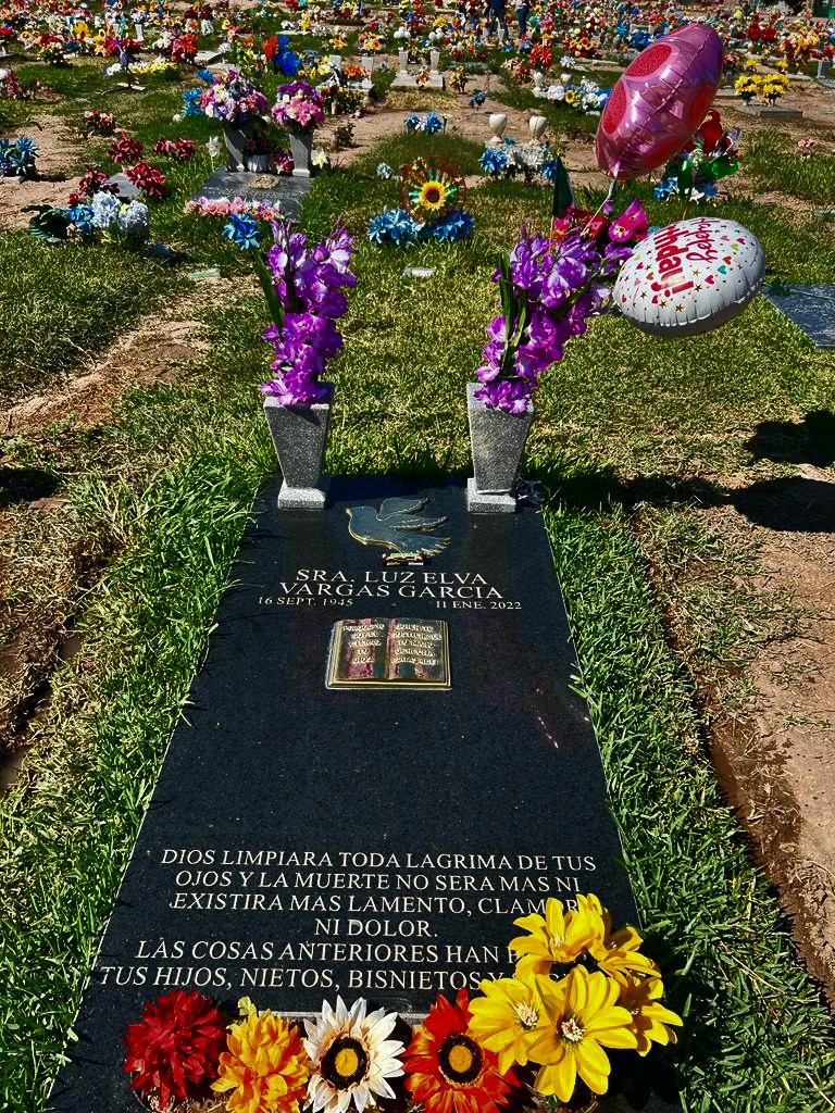 LuzElvaVargasG1's tweet photo. Feliz cumpleaños póstumo 77 a nuestra madre fallecida la señora Luz Elva Vargas García.
16 de septiembre del 2022.
#LuzElvaVargasGarcía #Tumba #Lapida #ÚltimaMorada #Stonegrave #Grave #QEPD #RIP. https://t.co/BxKj8a7FbO