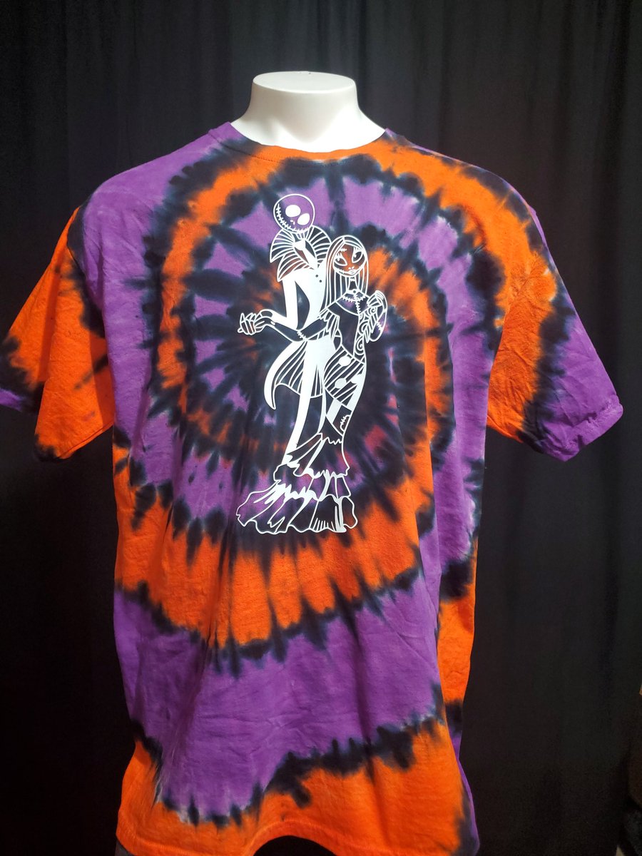 I'm so happy that Halloween is coming!! This is my 1st Halloween order of this season!! Who doesn't love Jack and Sally? I hope she lives her new shirt!! 🦇🕷🕸👻👹🤡☠️💀👿🧙‍♂️🧙👕❤️
#sweetdyes #tiedye #handmade #Halloween #halloweentown #jackandsally #nightmarebeforechristmas