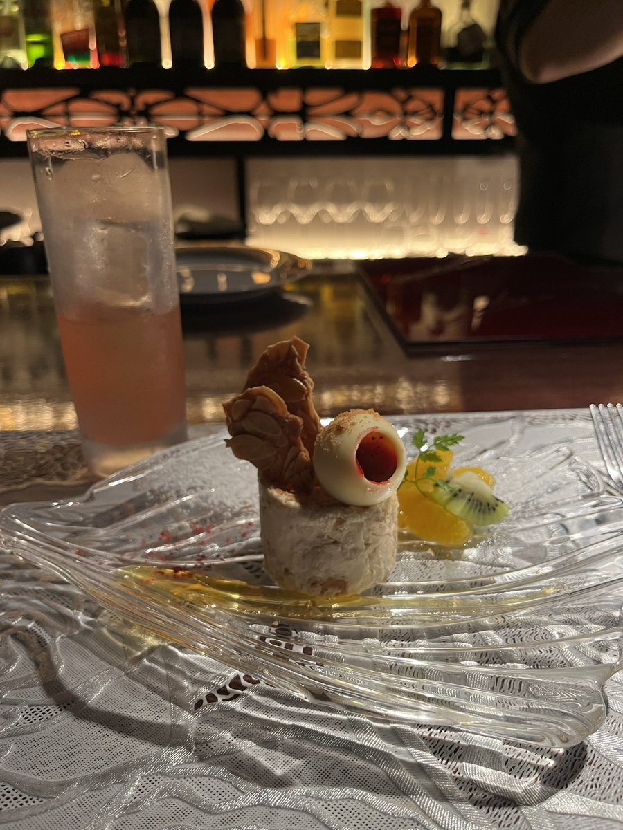 nanatsunoumi_'s tweet photo. 今年は「新しいことに時間やお金を投資する」がテーマ。
ということで、昨日はふみ（@f826t_arrow ）とスイーツバーへ🍰
お洒落だったけど親しみやすくて、ゆっくり話が出来ました☺️ https://t.co/k1iZuCTPcB