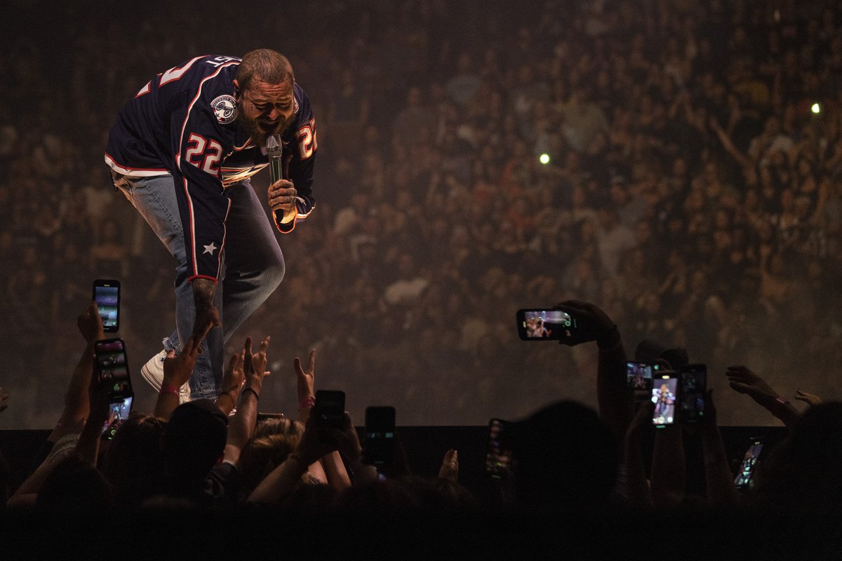 NationwideArena's tweet photo. Lookin' good @PostMalone!
#twelvecarattour #cbj https://t.co/IraayYWgKc
