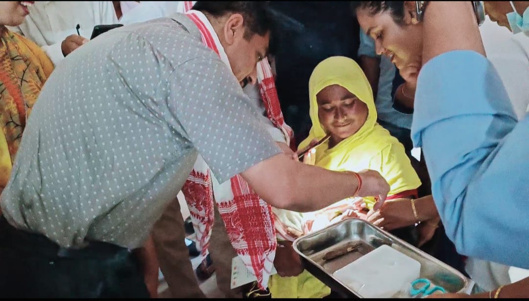 DarrangDc's tweet photo. SNID inaugurated on 18.09.2022 by DC Darrang at Mangaldai Civil hospital. Children below 5 years were administered polio drops at booths and two-days  home visits by medical teams to ensure that no child is left out from the immunization. 
#SNID #immunization https://t.co/EC6uJNRHmC