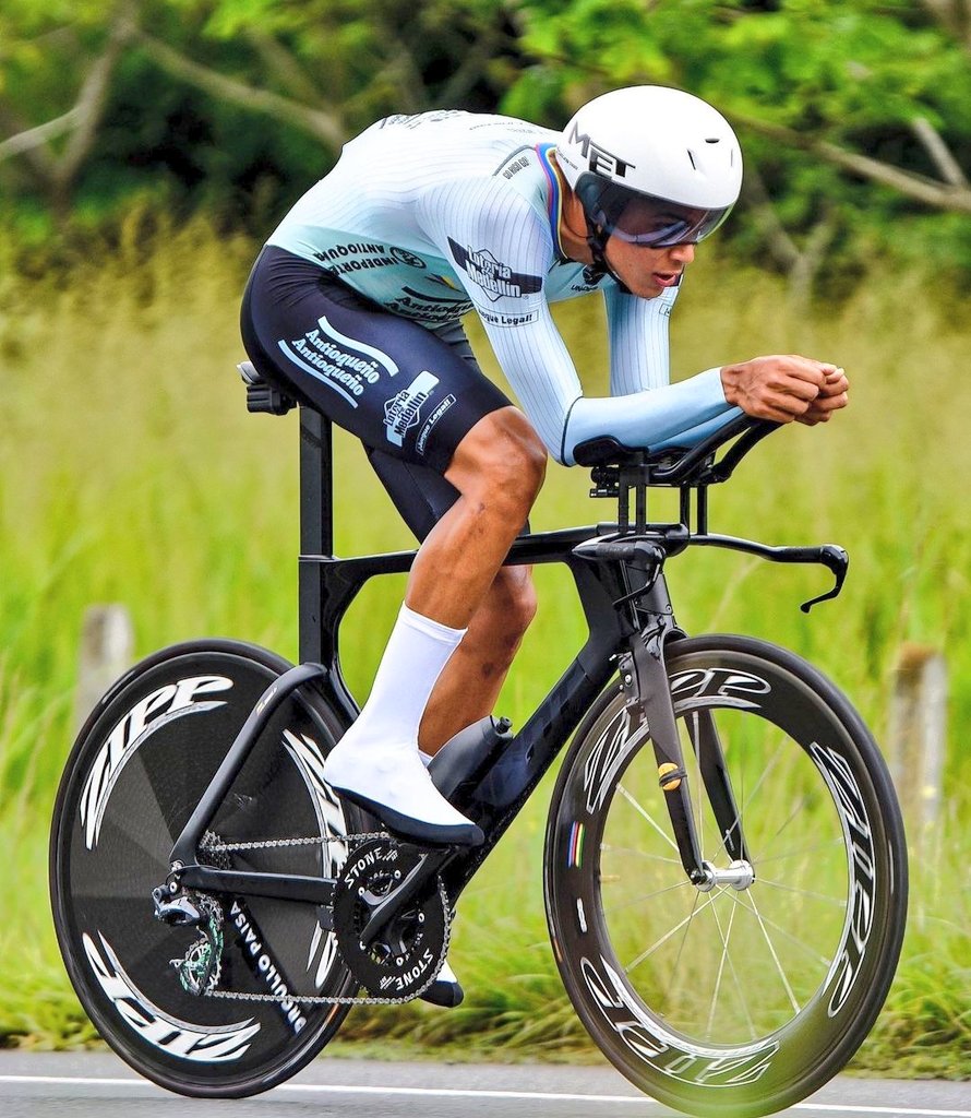 La Mejor de las energías para Juan Manuel Barboza <a href="/juanm_barboza/">Juan Manuel Barboza</a> en #Wollongong2022 , sin lugar a dudas uno de los corredores que se sale del prototipo del ciclista colombiano promedio, no dudo que escribirá páginas de gloria ! 🇨🇴🚴🏻🔥
#Ciclismo