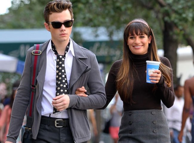 Женщина пьет протеиновый коктейль. After their. Брюс гринвуд и сьюзан девлин. After their. Война токов том холланд.