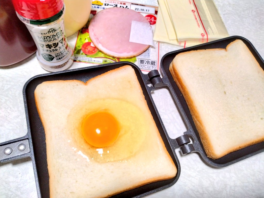 「ホットサンドメーカーの着荷試験しました。卵とハムとチーズとマキシマム入れれば大体」|ニッカのイラスト