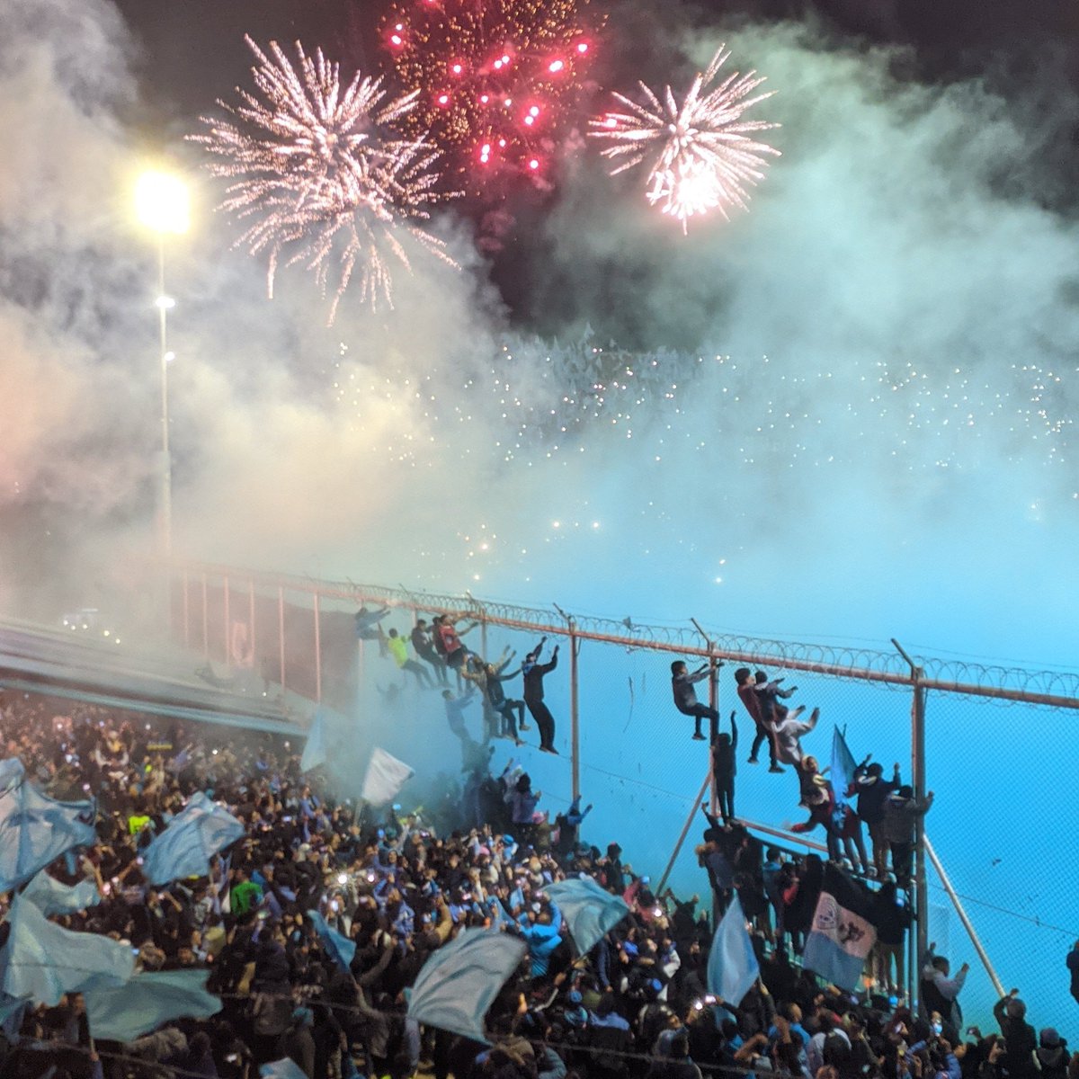 HOY ALBERDI VUELVE A SER UNA FIESTA Y CUESTE LO QUE CUESTE CON NUESTRA GENTE HAY QUE GANAR. JUEGA LA CIUDAD, JUEGA BELGRANO.