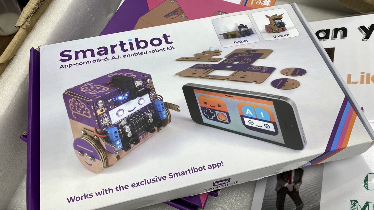 TheDigiTechDad's tweet photo. Life is this! Came to work to find a few presents on my table - now to find out which staff member has been oh so generous and fuelled the nerd in me! Has anyone used these #Smartibot’s?? #EdTech #Robotics https://t.co/i8JWFRJ16l