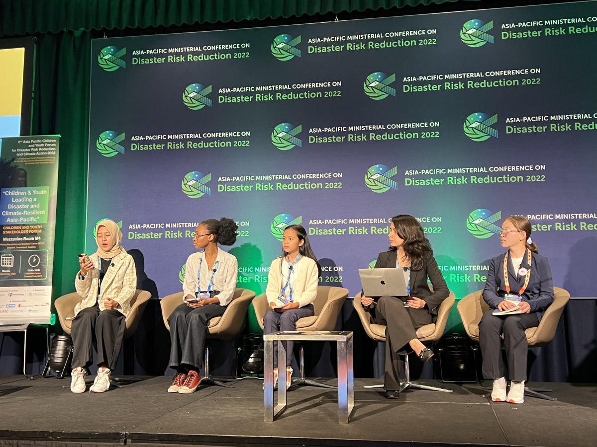 vhalhen123's tweet image. Happening now at M4 at BECC 

We have powerful young girls presenting the Children and Youth Call for Action for the #APMCDRR2022 

“We are your your partners for DRR and not a vulnerable group, do involve us!” Lovelyn, from Philippines @UNMGCY  @UNDRR_AsiaPac @UNDRR @tamobhid