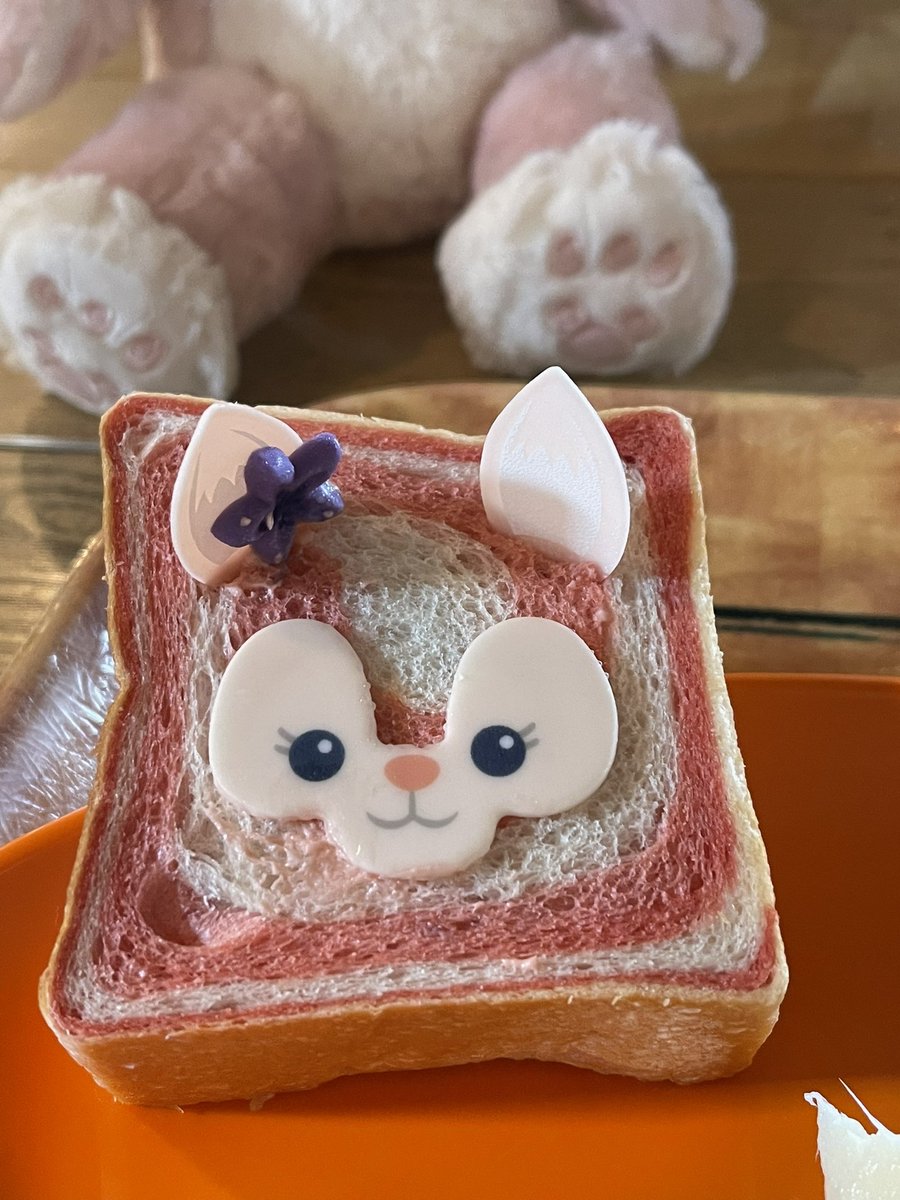 ktrickjp's tweet photo. ミゲルズでランチ！
リーナ・ベルのデリプレートセット
ホイップバターの顔と耳をパンに移植して、二度楽しい！
#リーナベル https://t.co/TQwHEtKJFC