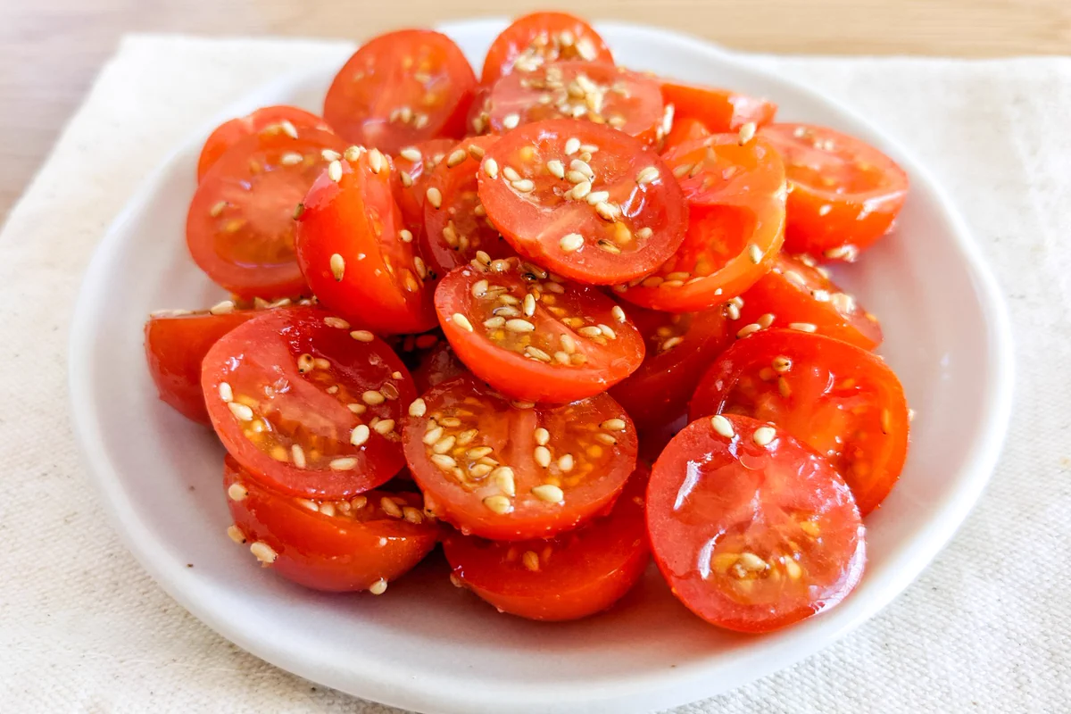 あっという間に簡単おつまみ。ミニトマトを使った「中華風ナムル」。