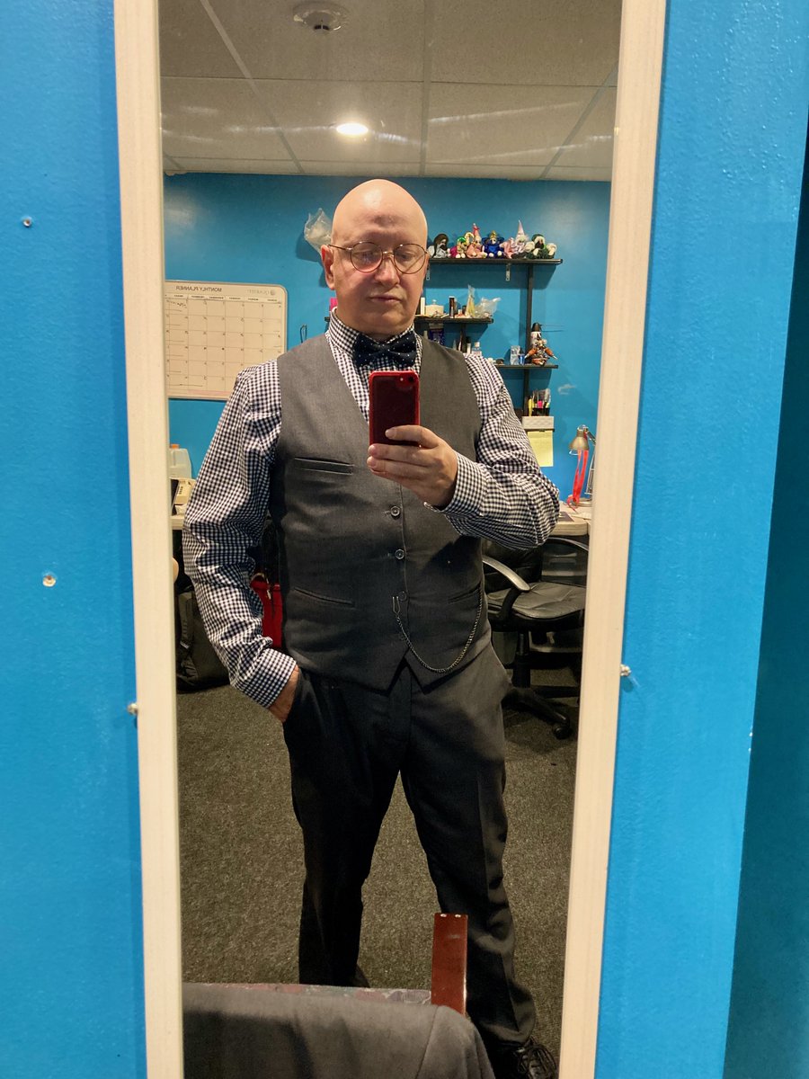 HyggeMan's tweet photo. I Look Like A Banker From 1947...Who Traveled Through Time And Picked Up An iPhone
.
.
.
.
.
#PicOfTheDay #BankerFromTheForties #TimeTraveler #PickedUpAniPhone #DressForTheJobYouDontNecessarilyWant #SeanceAtLagoon #WeekendGig https://t.co/FRVsoEgWkU