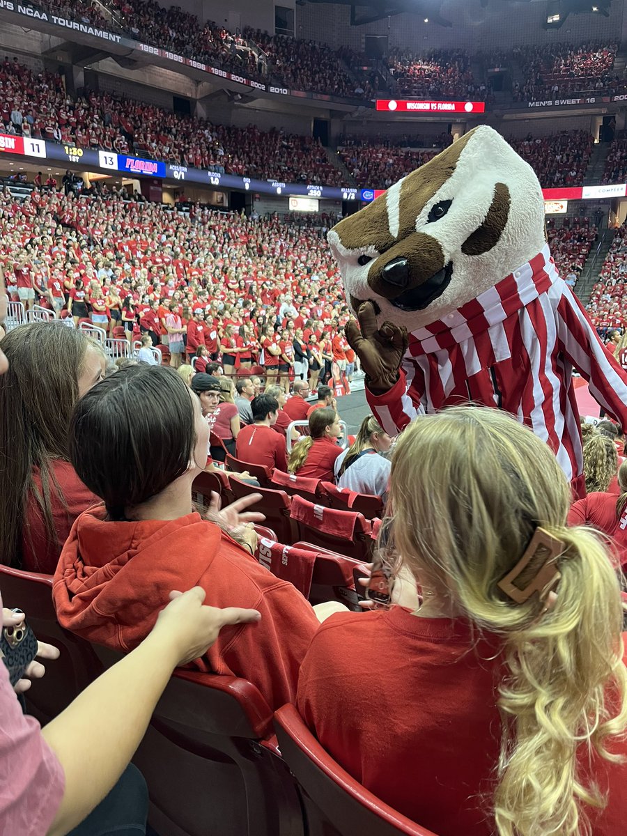 Thank you Wisconsin Softball for a great visit this weekend! Had an amazing time thanks to @YvetteHealy @dzym6 and the rest of the staff. #OnWisconsin