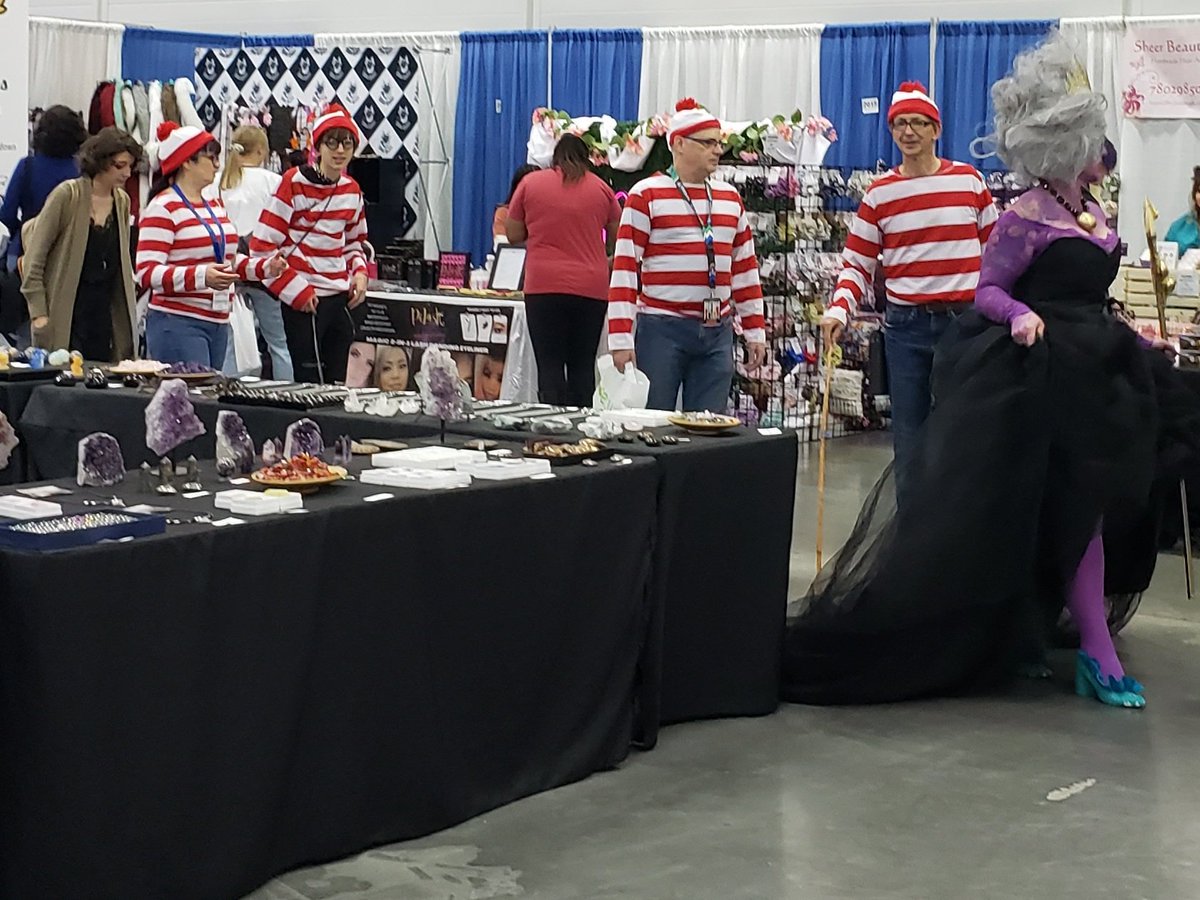 Eris_author's tweet image. Fan Expo 2022 is over, now to relax... well, a little. lol
I&apos;m grateful for a very successful con. And glad to see so many books and merch find new homes. 😊
Here are some highlights for you....
....until next year!