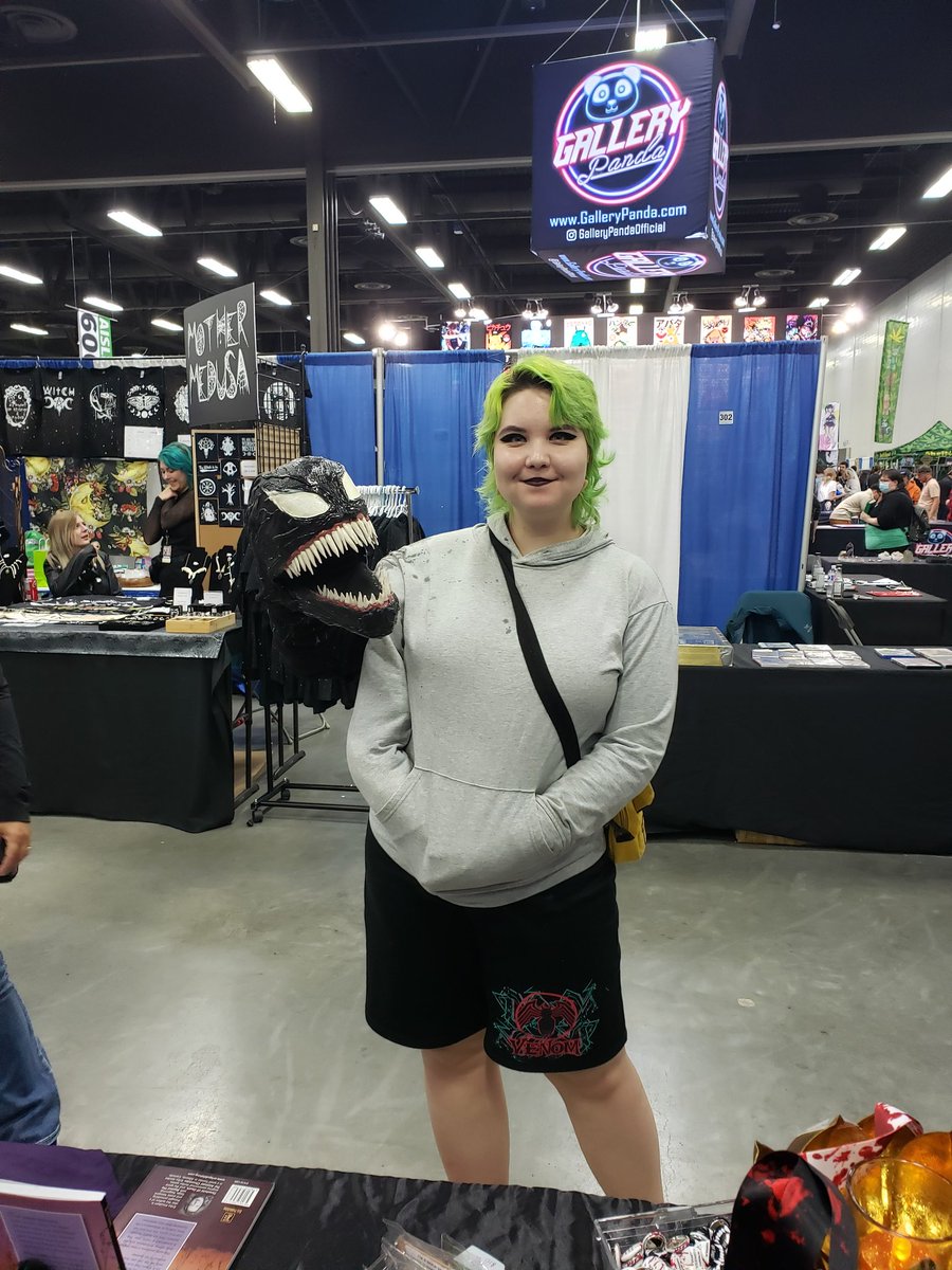 Eris_author's tweet image. Fan Expo 2022 is over, now to relax... well, a little. lol
I&apos;m grateful for a very successful con. And glad to see so many books and merch find new homes. 😊
Here are some highlights for you....
....until next year!