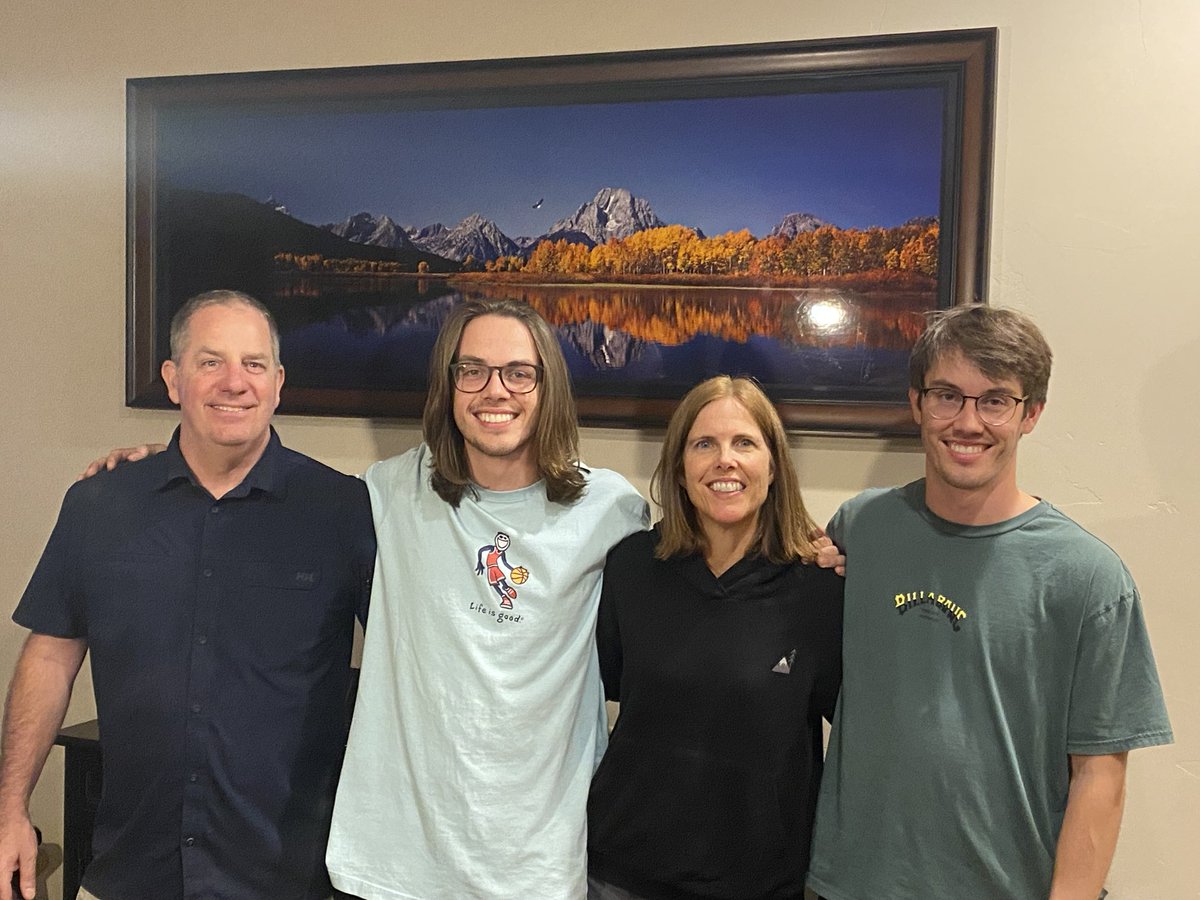 BSuhadolc's tweet photo. Great to have the family back together. https://t.co/Sc0OZJM4cU