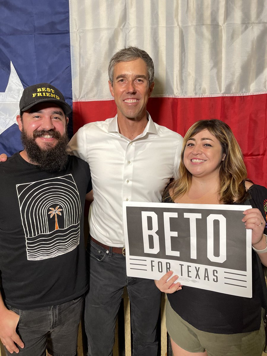 PuroPincheSA's tweet photo. We’re going to continue to fight for what’s right and to do that we are voting for @BetoORourke for Governor of #Texas. Make sure you’re registered and get ready to vote this November! https://t.co/oOHAhkk5yD