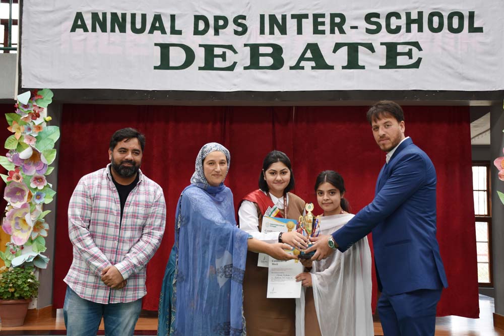 dpssgr's tweet photo. DPS Srinagar hosts Annual Inter School debate 2022

There was a tie for the winning trophy declared by the jury. The award was shared by DPS Srinagar and Green Valley Educational Institute

https://t.co/nnM6fKN2M6

#DPSSrinagar #Debate https://t.co/AnTwJZhJsn