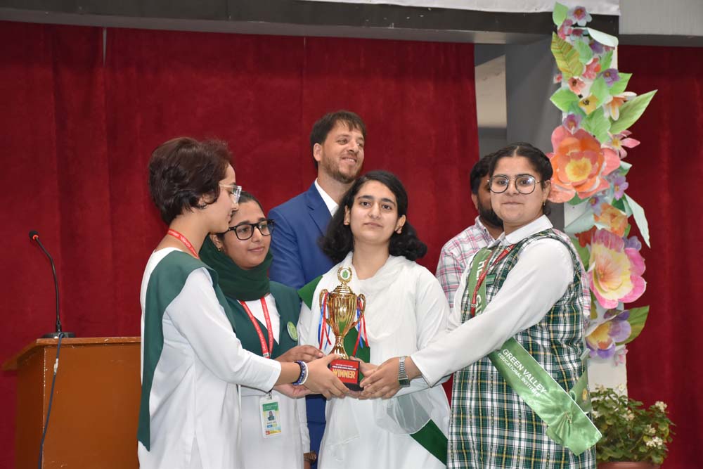 dpssgr's tweet photo. DPS Srinagar hosts Annual Inter School debate 2022

There was a tie for the winning trophy declared by the jury. The award was shared by DPS Srinagar and Green Valley Educational Institute

https://t.co/nnM6fKN2M6

#DPSSrinagar #Debate https://t.co/AnTwJZhJsn