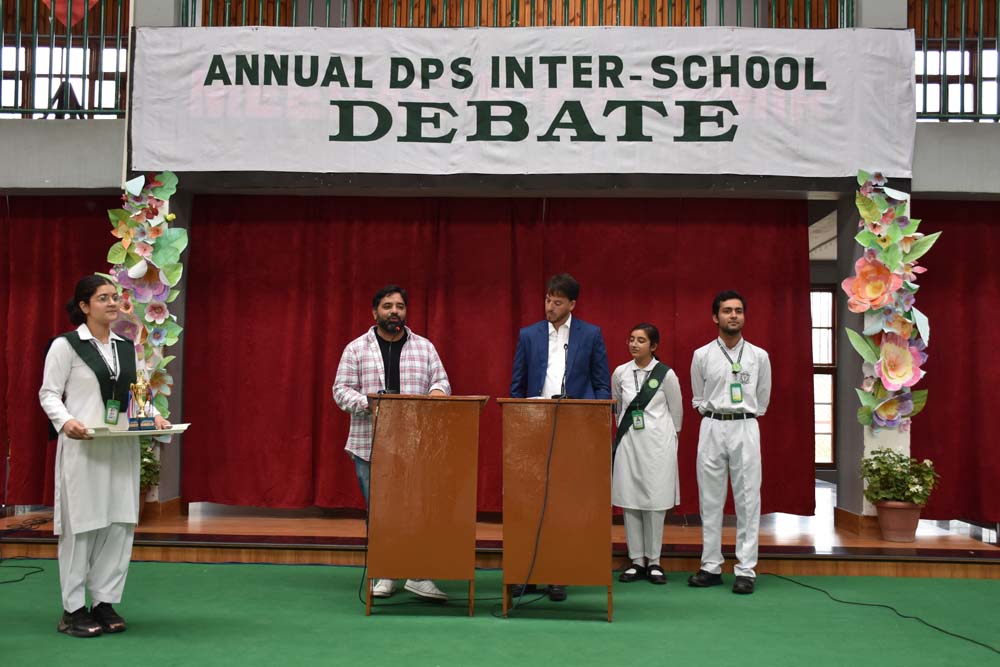 dpssgr's tweet photo. DPS Srinagar hosts Annual Inter School debate 2022

There was a tie for the winning trophy declared by the jury. The award was shared by DPS Srinagar and Green Valley Educational Institute

https://t.co/nnM6fKN2M6

#DPSSrinagar #Debate https://t.co/AnTwJZhJsn
