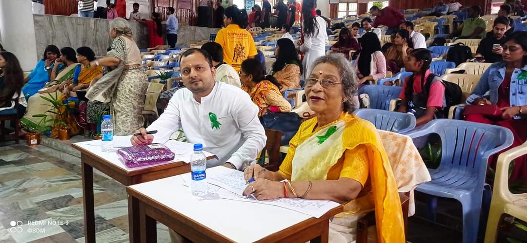 manuj_mantavya's tweet photo. Participated as a jury member for creative writing competition in a mental health awareness program at Ramkrishna Mission Ashram (Math), Lucknow.
🌻✨
#mentalhealth #benicetoeveryone
#ramkrishnamission #swamivivekananda https://t.co/HC2A1mGqHc