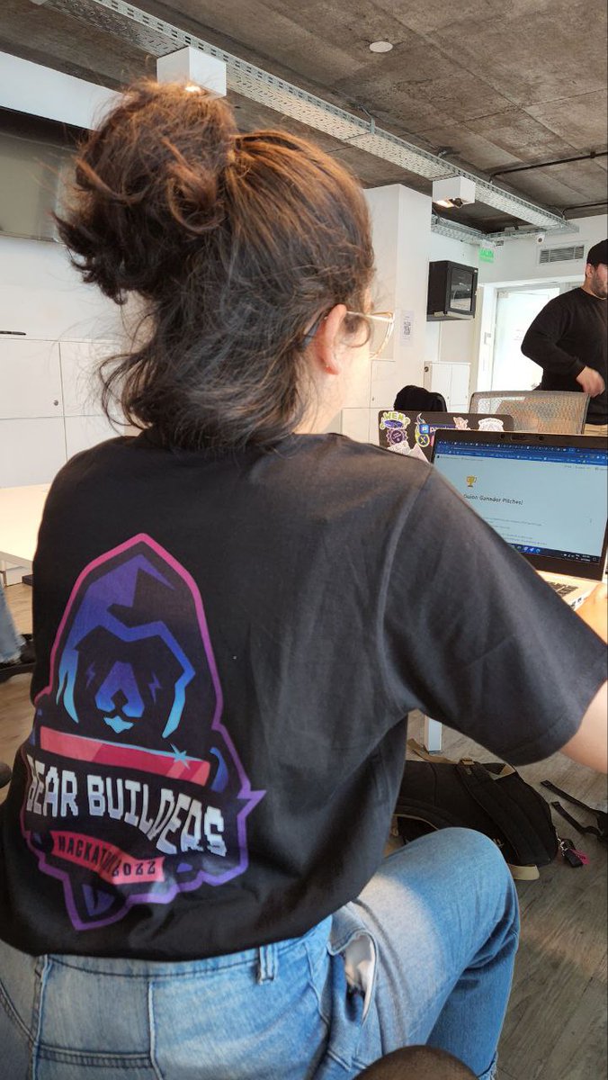 lucilajuliana's tweet photo. "In winter, we build". Gracias a los organizadores @welook_io @RipioApp, gracias a los mentores y gracias a los demás participantes por habernos regalado una experiencia inolvidable 💜 @bear_builders #Hackaton2022 https://t.co/sCwe7rrTuj
