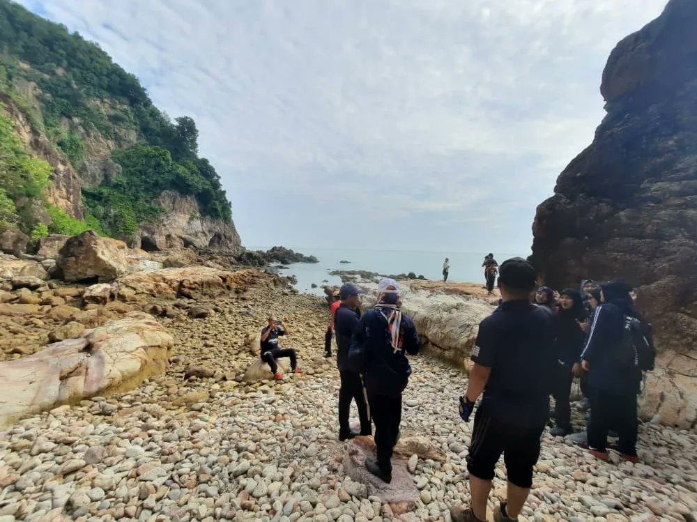aadkmersing's tweet photo. 16.9.2022 | Jumaat
AADK Mersing, JKPD Mersing &amp; Skuad Aadk Mersing tlh adakan Treasure Hunt Pulau Mawar
smpena Hari Malaysia. Seramai 40 peserta tlibat mjayakn ekspedisi pd kli ini.
#MersingBersihKesayanganKita
#DadahTerkawal2025
#TakPerluStimGuys
#LebihBaikCegah
#KitaDemiNegara https://t.co/1fBmTgzWlw