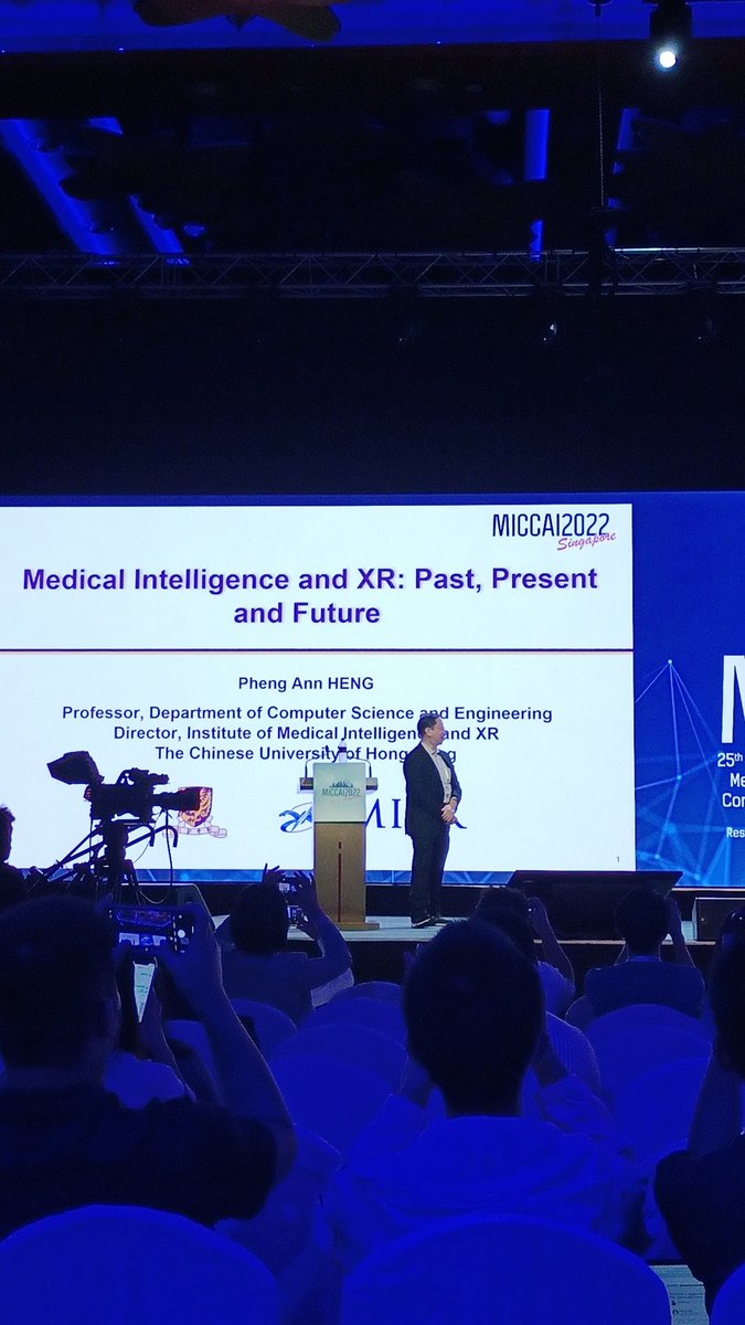 Juanmaverde's tweet photo. Prof. Pheng Ann Heng taking the stage for the first keynote presentation at #miccai
"Medical intelligence and extended reality"
#extended_reality #ai #medical_intelligence https://t.co/Gv4fY9AzIx