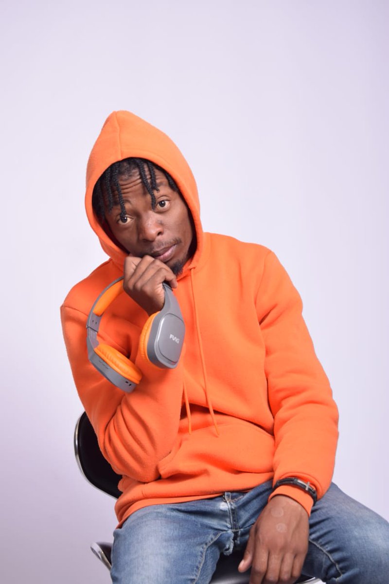 Swaggerlegrind1's tweet photo. I am the face of anything you want to face me on as long as it's with the Bag💰NewMusicPulling Up!Reutlwile ke the ones we heard alreadt!#FolloMe #Spotify #youtube #iTunes #SoundCloud #LegrootmanEp #weloveswaggerlegrind #Swaggerlegrindbirthdaychillas #nike #tvtime #instagram https://t.co/fsGp1xuU9c