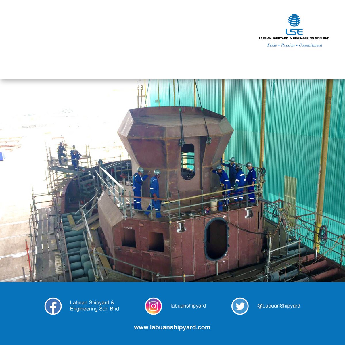 LabuanShipyard's tweet photo. 𝐍𝐄𝐖-𝐁𝐔𝐈𝐋𝐓 𝐀𝐑𝟑𝟔𝟎𝐓 𝐏𝐑𝐎𝐉𝐄𝐂𝐓 𝐔𝐏𝐃𝐀𝐓𝐄:
14 Sept 2022 - The final block for the 24-metre all-rounder 360 tug boat (AR360T) was finally installed to the new-built’s hull structure.
More info: https://t.co/WltKLtdI0Z
#labuanshipyard #shipbuilding #tugboat https://t.co/4acX7KCiBS