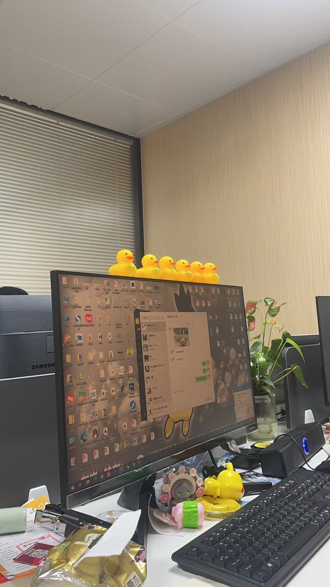 Bitas10156895's tweet photo. 在家买了个投影仪真的好爽 https://t.co/oyGdPAGkzj
