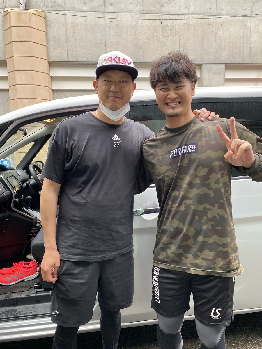 HadanoUnstableG's tweet photo. 内海さんと過ごした自主トレの日々は僕のタカラモノです！ラストの試合頑張ってください！
#内海さん
#内海哲也
#引退 https://t.co/55TroPNN3d