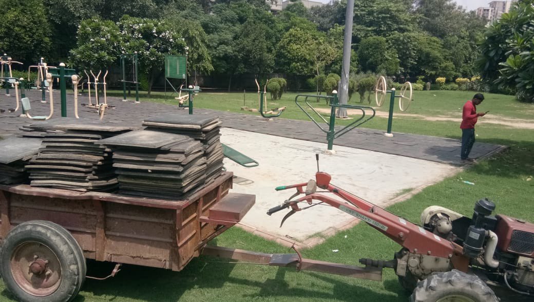 noida_authority's tweet photo. हरित व सुन्दर नौएडा के लिए सदैव प्रतिबद्ध प्राधिकरण। प्राधिकरण द्वारा संपूर्ण नौएडा क्षेत्र के समस्त पार्कों में मेंटिनेंस से सम्बंधित कार्य विधिवत कराये जा रहे हैं। इस कड़ी में मेघदूतम पार्क को हरित व स्वच्छ बनाने के प्रति कार्यरत प्राधिकरण कर्मी।
#NoidaAtWork https://t.co/Ce6qYqe1pT