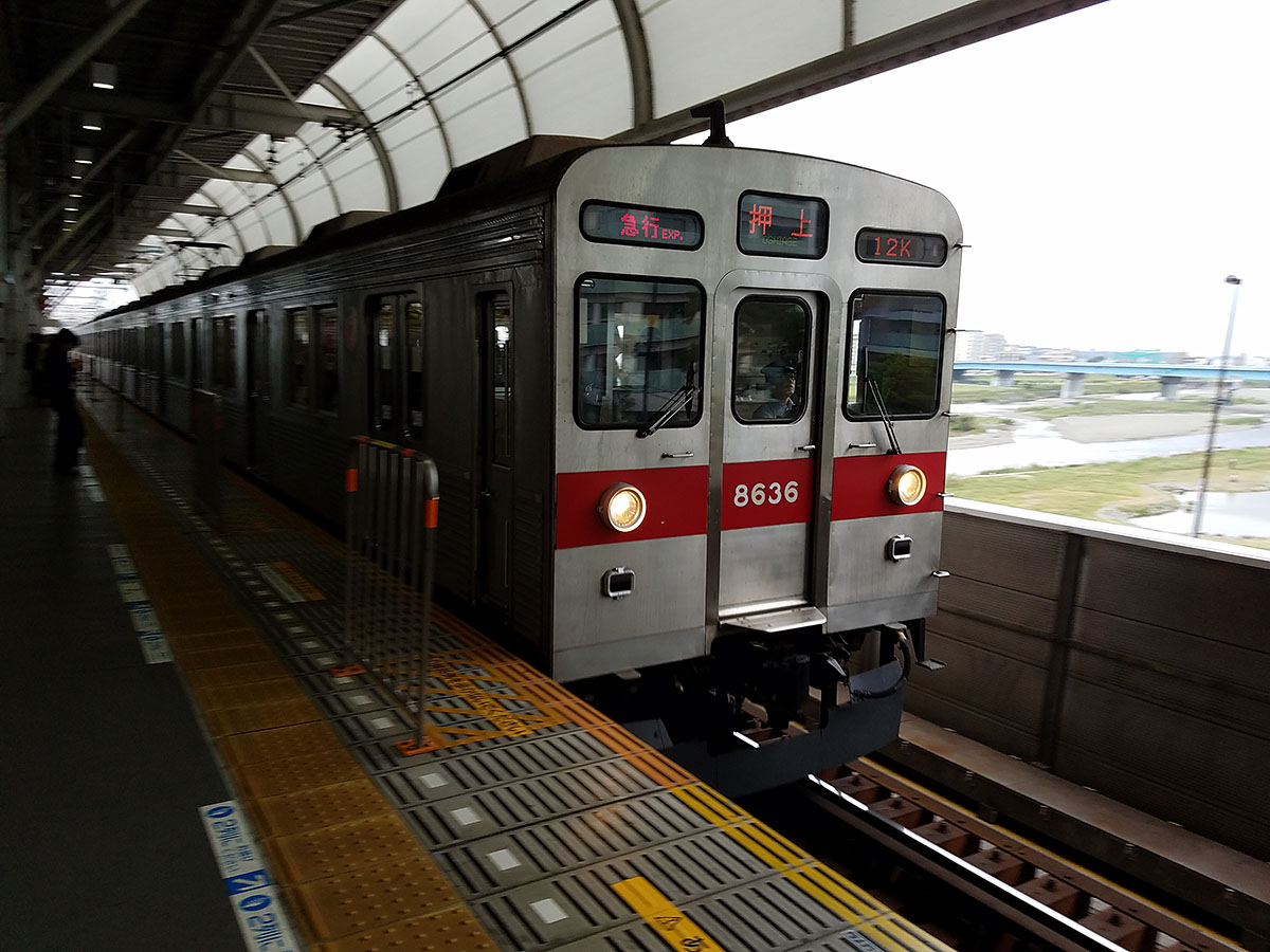 fjkyk's tweet photo. 東急8500系,
田園都市線二子玉川駅で撮影した8500系8636Fです。まだ、ホームドアは設置されていません。2016年10月19日
#東急 #東急田園都市線 #8500系 #8636F #二子玉川駅 https://t.co/D7khBfNYtD