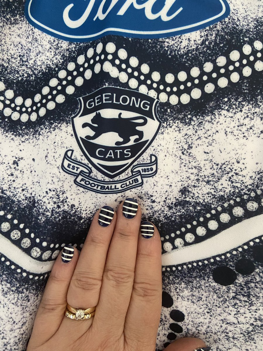 MicheCaldwell's tweet photo. #AFGF #AFLGrandFinal Iβm ready! ππ€ #GeelongStrong https://t.co/YXul2z5PLx