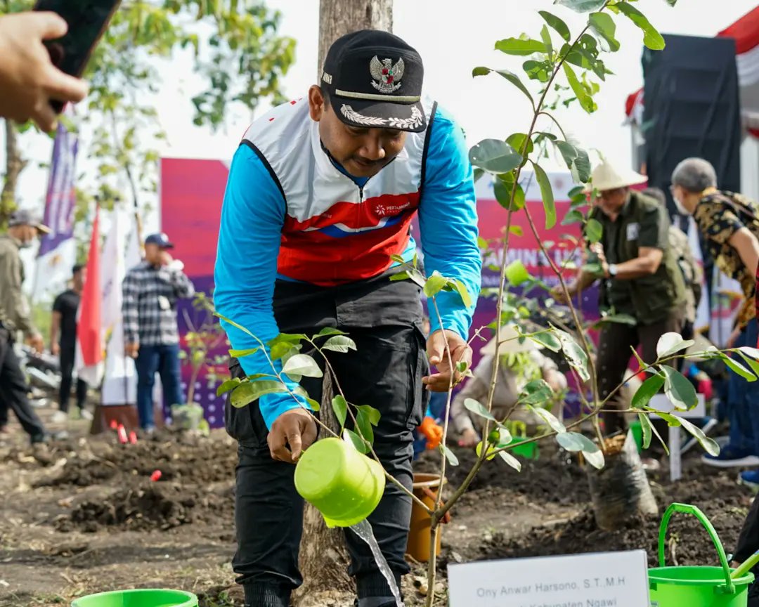 masonyanwar's tweet photo. Lestari Alam ku 🌳

Dalam rangka pengelolaan dan pelestarian hutan KHDTK Getas, di Desa Getas, Kecamatan Kradenan Kab.Blora 

Salam #topmarkotob 
.
.
.
#ngawi #ngawiramah #bangunblora #blora #ngawibangkit #KLHK #alam #lestari #topmarkotop https://t.co/pQCK3vDVXi