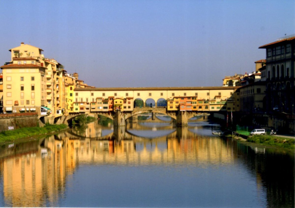 イタリア🇮🇹フィレンツェ。午前中のヴェッキオ橋｡