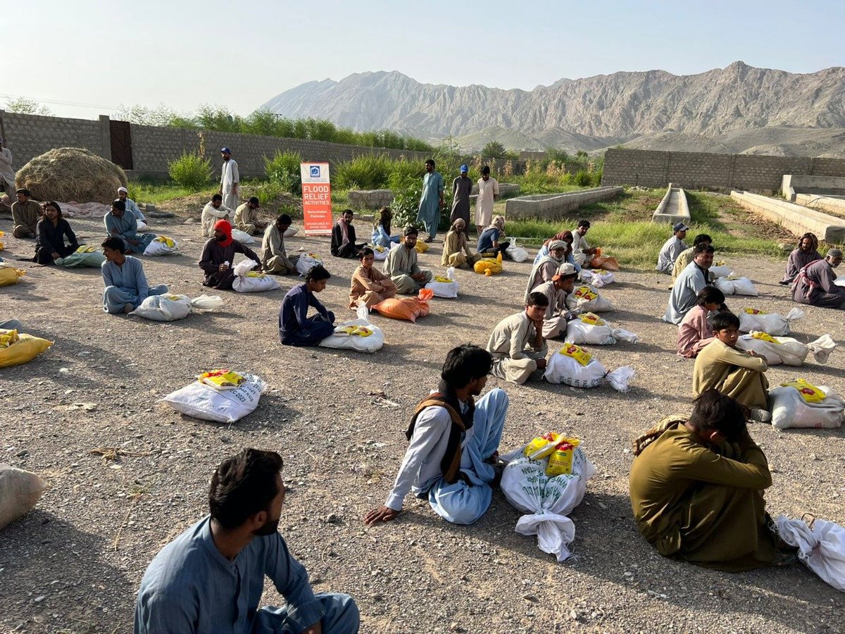 AlkhidmatOrg's tweet photo. They not only lost their homes &amp; crops but they lost their loved ones, their hopes &amp; their lives!
#Alkhidmat is regularly distributing food packs in #Khuzdar, to flood affected people &amp; trying to give them hope &amp; bring them back to life,
Lets donate &amp; make their lives a bit easy. https://t.co/yh5hvuoJJw
